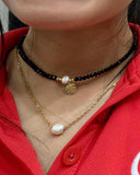 Hermosos chokers confeccionados en cristales con charms variados en stainless steel, goldfilled o en nácar. 