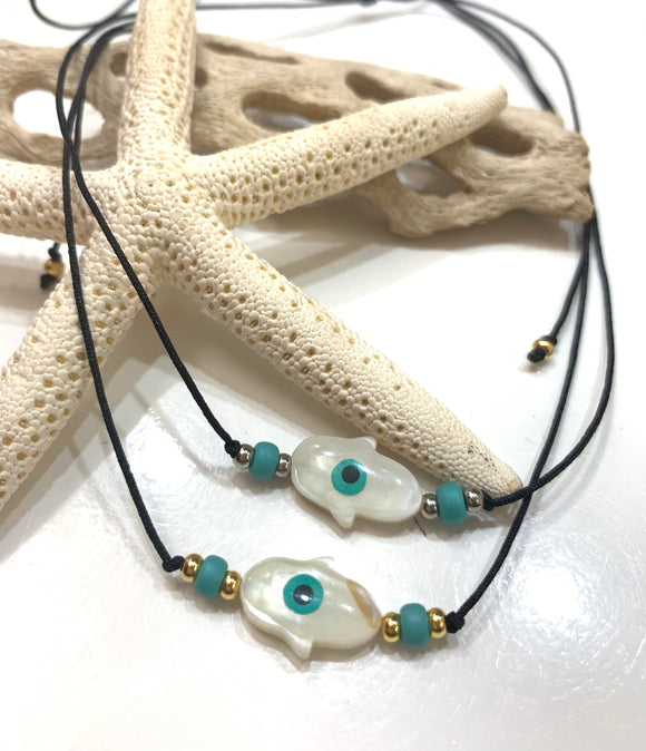 Collar confeccionado a mano con un 