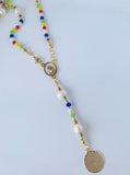 Siéntete protegida con uno de estos bellos Rosario confeccionado a mano con medalla del Padre Nuestro, cristales multicolor, broche incluido para abrir y fácil de abrir. Se combino con perlas originales de agua dulce y detalles en acero inoxidable como también con baño en oro.